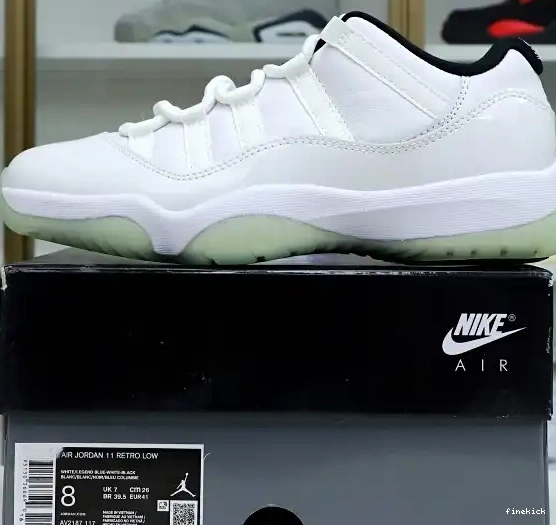 11 LOW JORDAN LEGEND RETRO AIR BLUE 0421